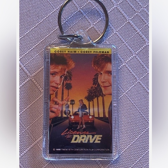 LICENSE TO DRIVE (1988) COREY HAIM FELDMAN HEATHER GRAHAM ORIG VINTAGE KEYCHAIN - Picture 2 of 2